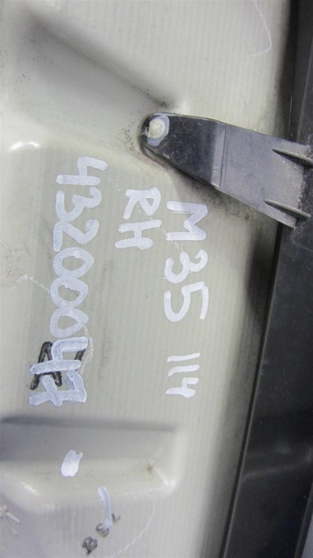 Фонарь наружный задний правый M35/M45 04-10