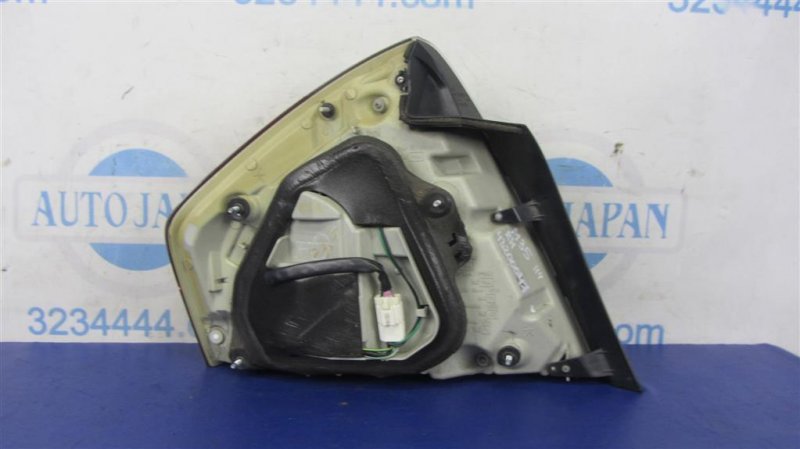 Фонарь наружный задний правый INFINITI M35/M45 04-10