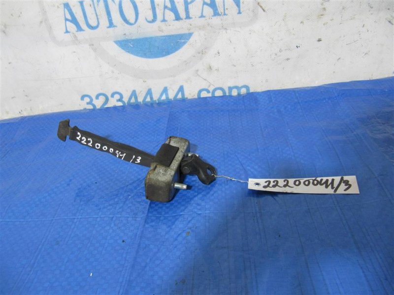 Запчасть ограничитель двери задний левый TOYOTA CAMRY 50 12-15 68630-33092 Б/У Ограничитель двери задний левый TOYOTA CAMRY 50 12-15 68630-33092 Б/У