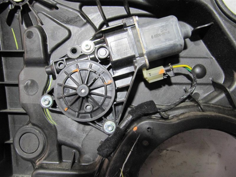 Стеклоподъемник задний левый SONATA YF 10-14 2012 Седан 2.4 Стеклоподъемник задний левый SONATA YF 10-14 2012 Седан 2.4