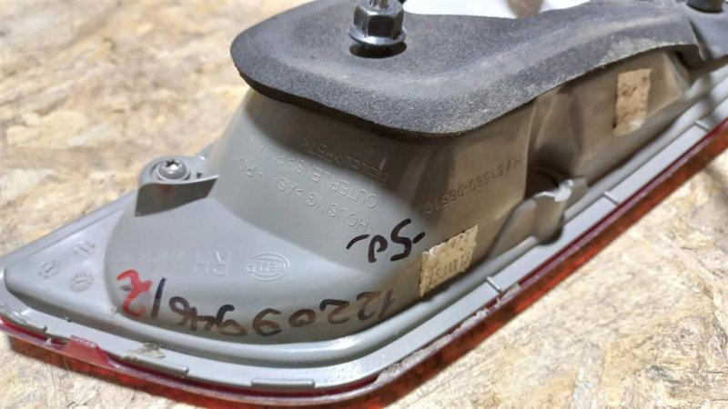 Фонарь внутренний задний правый CAMRY 50 12-15