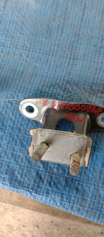 Петля крышки багажника правая ACURA MDX (YD2) 06-13 YD2 3.7 Петля крышки багажника правая ACURA MDX (YD2) 06-13 YD2 3.7