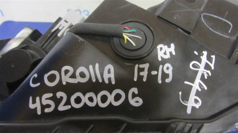 Фара передняя правая TOYOTA COROLLA E170 13-19 Фара передняя правая TOYOTA COROLLA E170 13-19