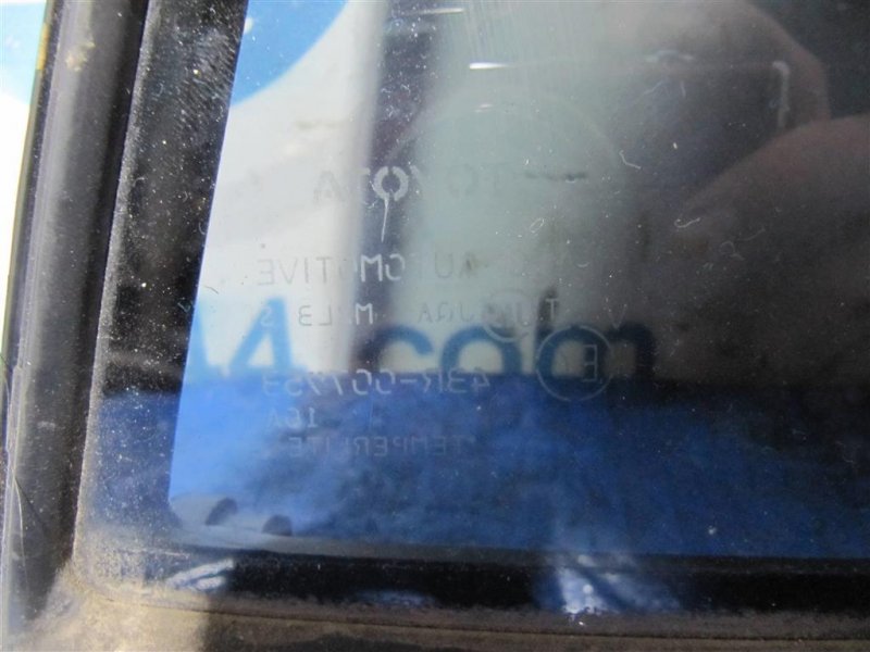 Стекло двери глухое заднее правое RAV4 05-12 Стекло двери глухое заднее правое RAV4 05-12