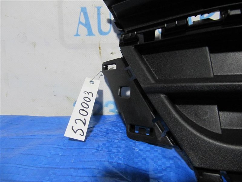 Решетка переднего бампера VOLKSWAGEN JETTA USA 10-17 5C6 853 671 P новая