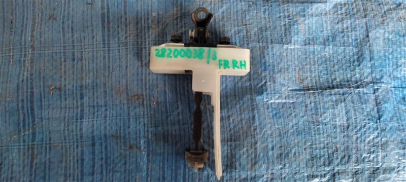 Ограничитель двери передний правый LEXUS LS460 06-12 2006 Седан 4.6 68610-50040 Б/У