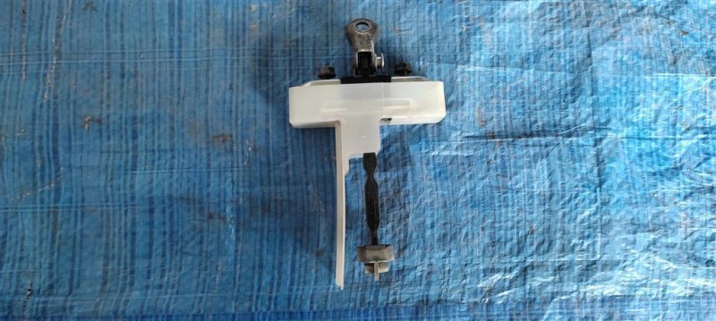 Ограничитель двери передний правый LS460 06-12 2006 Седан 4.6