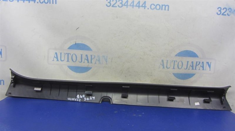 Накладка порога внутрення правая Q60 16-20 2018 COUPE 3.0 VR30DDTT