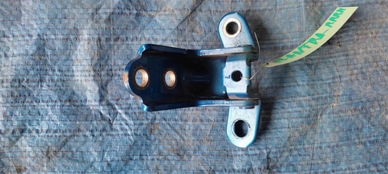 Запчасть петля двери нижняя задняя правая HYUNDAI ELANTRA AD 16- 2017 Седан 2.0 79320-2E000 Б/У Петля двери нижняя задняя правая HYUNDAI ELANTRA AD 16- 2017 Седан 2.0 79320-2E000 Б/У