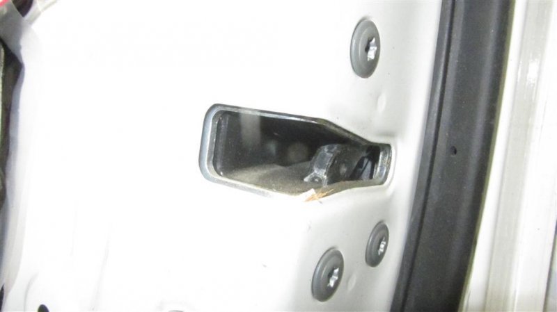 Дверь передняя правая AURIS 06-12