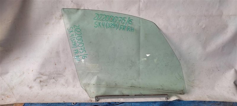 Стекло двери переднее правое SUZUKI SX4 06-13 84531-80J00 Б/У