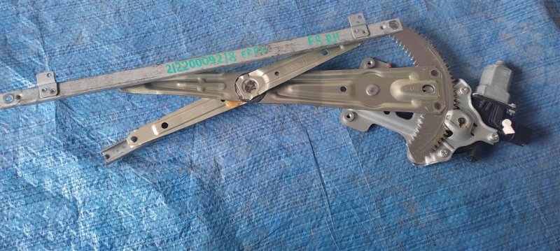 Стеклоподъемник передний правый MITSUBISHI OUTLANDER XL 05-13 2007 Внедорожник 3.0 5713A088 Б/У