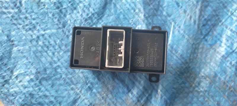 Кнопка стеклоподъемника задняя правая TLX 14-17 2016 Седан 3.5 Кнопка стеклоподъемника задняя правая TLX 14-17 2016 Седан 3.5