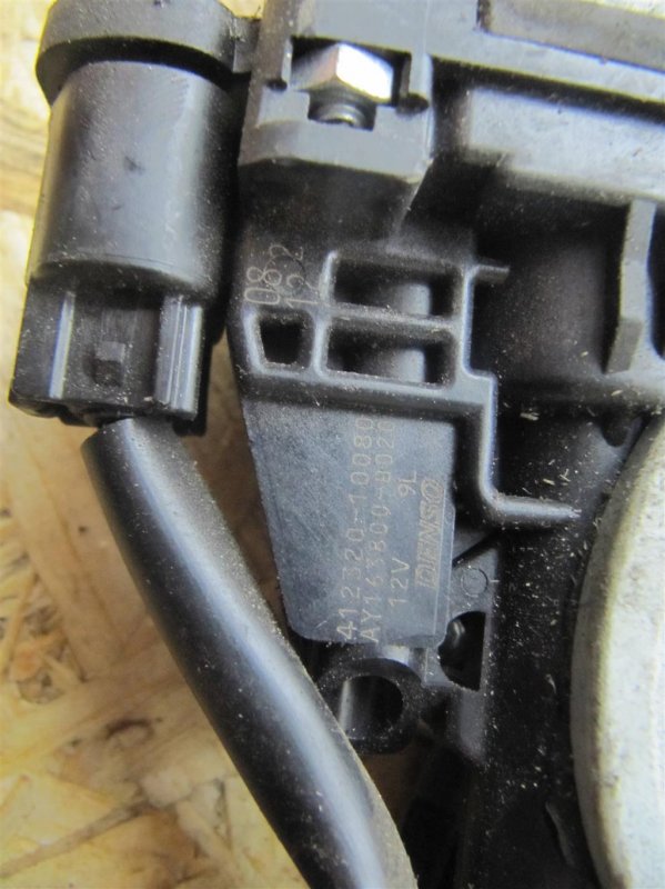 Замок двери задний левый SIENNA 03-10 2009 GSL20 3.5 2GR-FE Замок двери задний левый SIENNA 03-10 2009 GSL20 3.5 2GR-FE