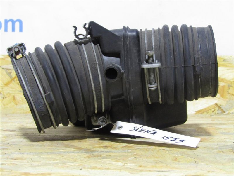 Патрубок воздушного фильтра TOYOTA SIENNA 03-10 GSL20 3.5 2GR-FE