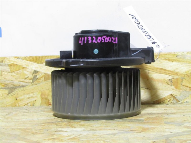 Запчасть моторчик печки TOYOTA SIENNA 03-10 2009 GSL20 3.5 2GR-FE 87103-08090 Б/У Моторчик печки TOYOTA SIENNA 03-10 2009 GSL20 3.5 2GR-FE 87103-08090 Б/У