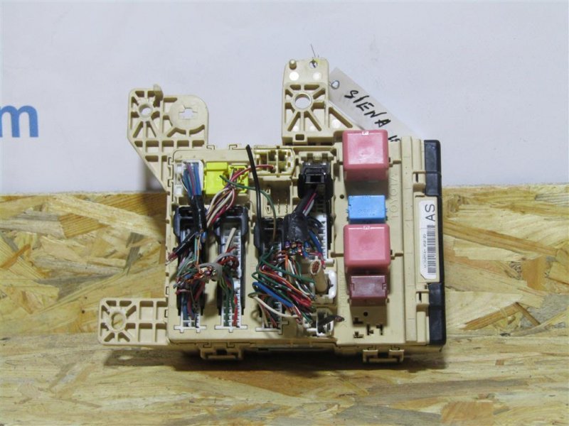 Блок предохранителей салон TOYOTA SIENNA 03-10 GSL20 3.5 2GR-FE