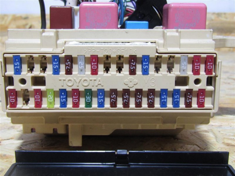 Блок предохранителей салон SIENNA 03-10 2009 GSL20 3.5 2GR-FE