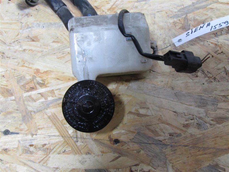 Бачок главного тормозного цилиндра SIENNA 03-10 2009 GSL20 3.5 2GR-FE Бачок главного тормозного цилиндра SIENNA 03-10 2009 GSL20 3.5 2GR-FE