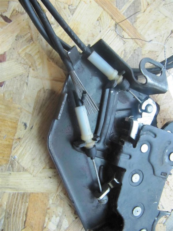 Замок двери задний левый SIENNA 03-10 2009 GSL20 3.5 2GR-FE Замок двери задний левый SIENNA 03-10 2009 GSL20 3.5 2GR-FE