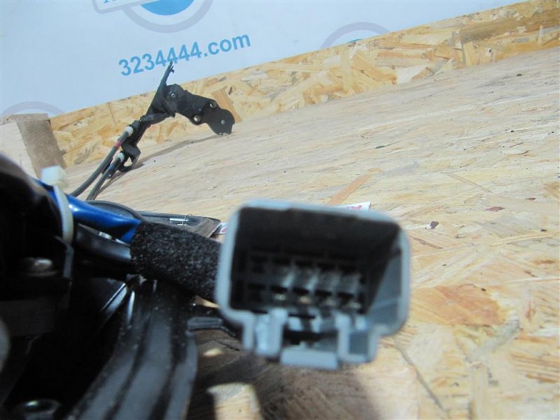 Замок двери задний левый SIENNA 03-10 2009 GSL20 3.5 2GR-FE Замок двери задний левый SIENNA 03-10 2009 GSL20 3.5 2GR-FE