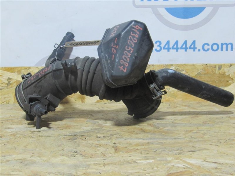 Запчасть патрубок воздушного фильтра TOYOTA CAMRY 30 02-06 2004 ACV30 2.4 2AZFE 17881-AB010 Б/У Патрубок воздушного фильтра TOYOTA CAMRY 30 02-06 2004 ACV30 2.4 2AZFE 17881-AB010 Б/У