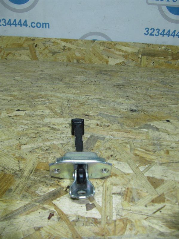 Ограничитель двери передний левый ASX / OUTLANDER SPORT 10-21 Ограничитель двери передний левый ASX / OUTLANDER SPORT 10-21