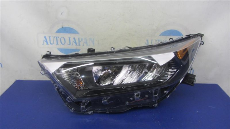 Запчасть фара передняя левая TOYOTA RAV4 18- 81170-42810 Б/У Фара передняя левая TOYOTA RAV4 18- 81170-42810 Б/У