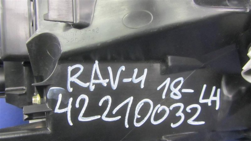 Фара передняя левая RAV4 18- Фара передняя левая RAV4 18-