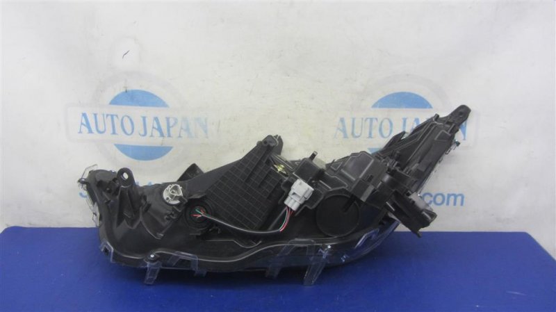 Фара передняя правая RAV4 18- Фара передняя правая RAV4 18-
