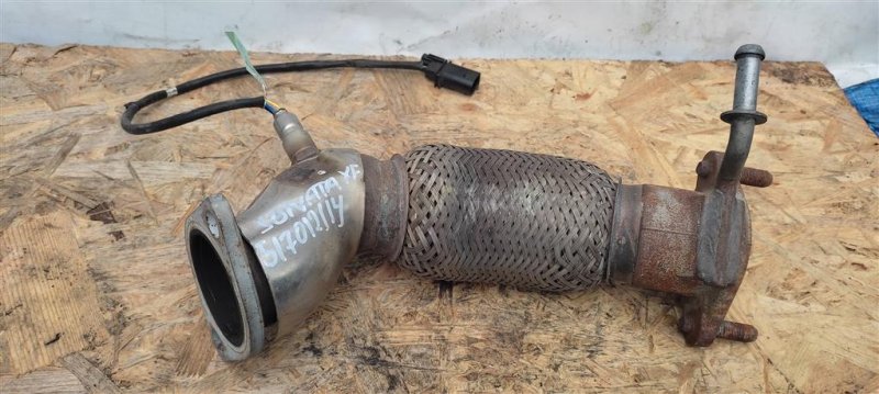 Запчасть приемная труба глушителя HYUNDAI SONATA YF 10-14 2.4 Б/У Приемная труба глушителя HYUNDAI SONATA YF 10-14 2.4 Б/У