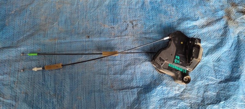 Замок двери передний правый COROLLA 150 06-13