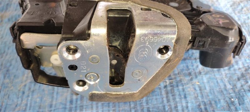 Замок двери передний правый TOYOTA COROLLA 150 06-13