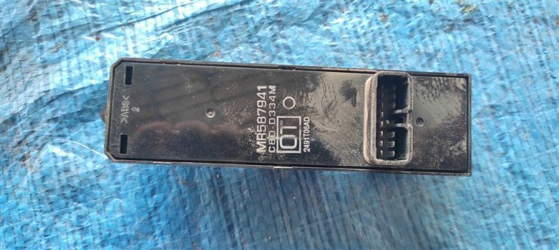 Блок управления стеклоподъемниками передний левый L200 06-14