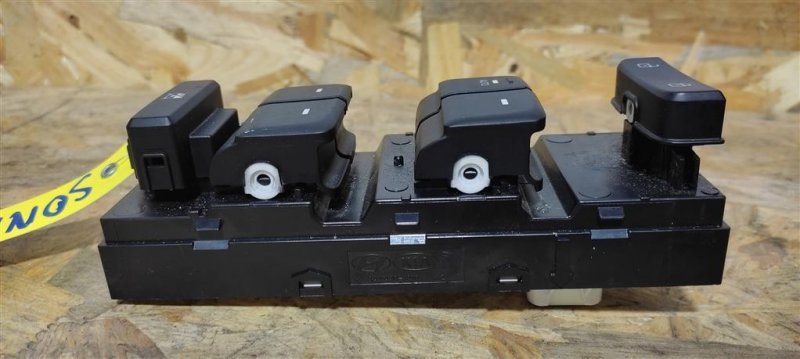 Блок управления стеклоподъемниками передний левый HYUNDAI SONATA LF 2014- Седан 2.4 Блок управления стеклоподъемниками передний левый HYUNDAI SONATA LF 2014- Седан 2.4