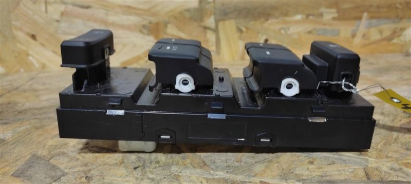 Блок управления стеклоподъемниками передний левый SONATA LF 2014- 2017 Седан 2.4 Блок управления стеклоподъемниками передний левый SONATA LF 2014- 2017 Седан 2.4