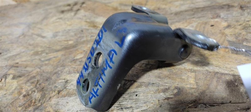 Петля двери нижняя передняя правая ALTIMA L33 12-18 2018 L33 2.5