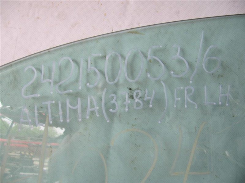 Стекло двери переднее левое ALTIMA L33 12-18 2018 L33 2.5