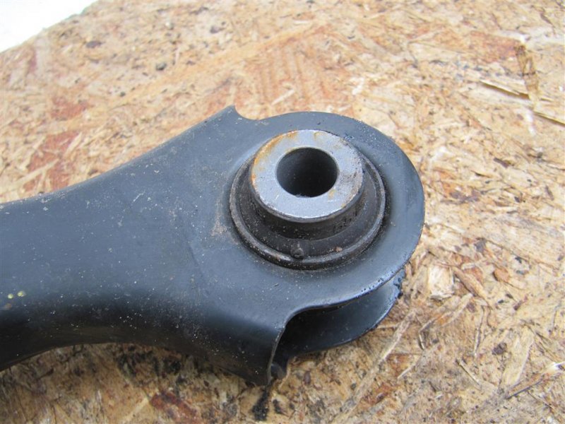 Рычаг задней подвески поперечный верхний задний левый ALTIMA L33 12-18 2018 L33 2.5