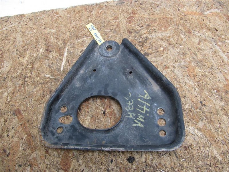 Крепление балки подвески переднее правое ALTIMA L33 12-18 2018 L33 2.5