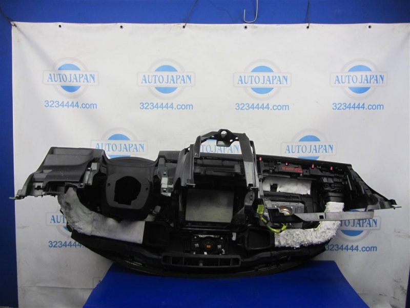 Торпедо LEXUS CT200 11-17 Хетчбек 1.8