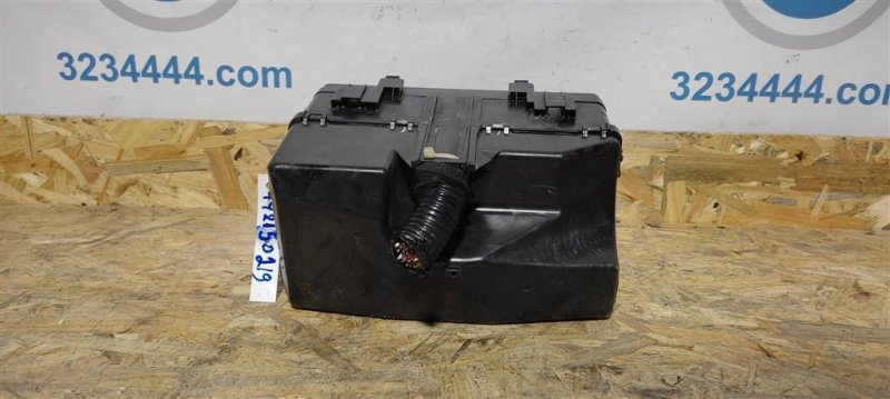 Блок предохранителей моторный отсек MDX (YD2) 06-13 2006 YD2 3.7 Блок предохранителей моторный отсек MDX (YD2) 06-13 2006 YD2 3.7