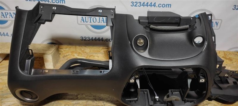 Торпедо JUKE 10-19 2012 Внедорожник 1.6 MR16DDT