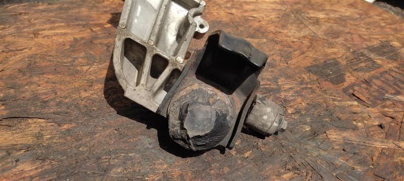 Кронштейн опоры двигателя левый FX S50 03-08 2007 Внедорожник 3.5