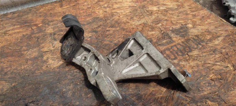 Кронштейн опоры двигателя правый FX S50 03-08 2007 Внедорожник 3.5