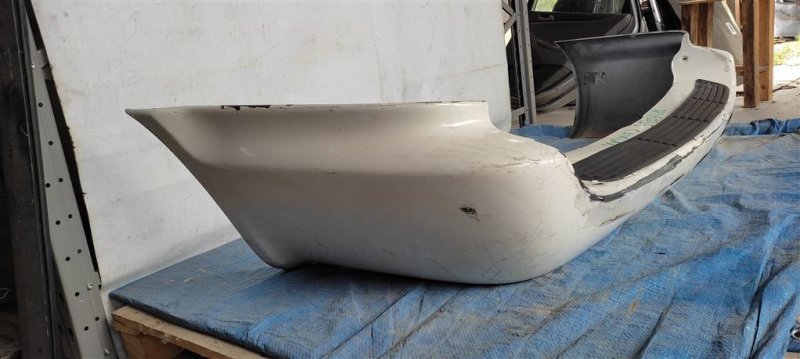 Бампер задний CARAVAN 00-07 Бампер задний CARAVAN 00-07