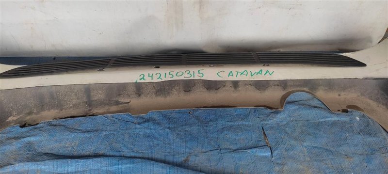 Бампер задний CARAVAN 00-07 Бампер задний CARAVAN 00-07