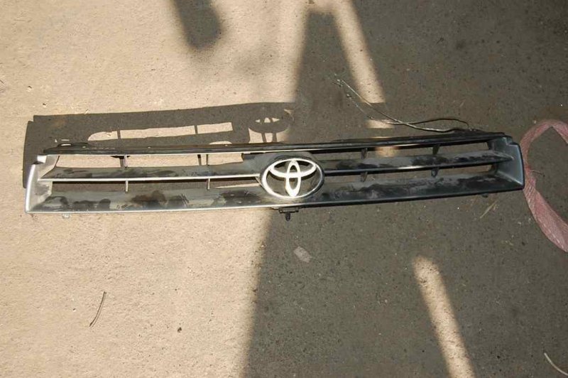 Запчасть решетка радиатора TOYOTA CAMRY 10 92-96 Б/У Решетка радиатора TOYOTA CAMRY 10 92-96 Б/У