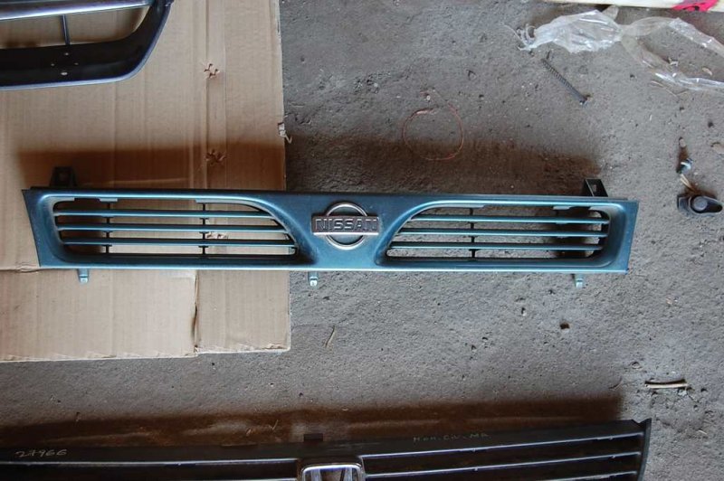 Запчасть решетка радиатора NISSAN SUNNY N14 90-96 Б/У Решетка радиатора NISSAN SUNNY N14 90-96 Б/У