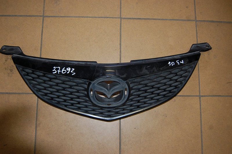 Запчасть решетка радиатора MAZDA 3 BK 03-08 Б/У Решетка радиатора MAZDA 3 BK 03-08 Б/У